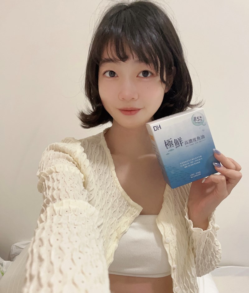 ✨極鮮高濃度魚油-來自挪威的頂級新鮮魚油🐟✨✅提供人體黃金比例 → EPA：DHA = 3：2，SGS檢驗 Omega-3 含量高達94%，業界最低氧化指標✅天然rTG型式，小分子好吸收✅榮獲4大永續認證 → 配額管理、不過度捕撈✅鋁片密封、獨立包裝，維持魚油新鮮度