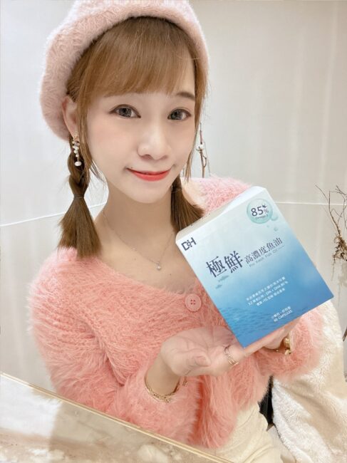 ✨極鮮高濃度魚油-來自挪威的頂級新鮮魚油🐟✨✅提供人體黃金比例 → EPA：DHA = 3：2，SGS檢驗 Omega-3 含量高達94%，業界最低氧化指標✅天然rTG型式，小分子好吸收✅榮獲4大永續認證 → 配額管理、不過度捕撈✅鋁片密封、獨立包裝，維持魚油新鮮度