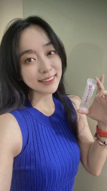 ✨第三代愛藻益-三重防護✨第➊重-築起防護牆-改變細菌叢生態🛡✅五項專利八株益生菌✅五項專利益生質第➋重-增強體力🌞✅陽光維生素D3，2包含高單位800IU✅50項專利葡聚多醣體✅抗氧化-維生素C第❸重-滋補強身💪✅50項專利乳鐵蛋白✅專利初乳蛋白IgG 🥛✅專利燕窩胜肽 ⭐高單位800IU維生素D3 +C+益生菌配方，全家人健康維持的後盾，兒童吃也好安心❤️