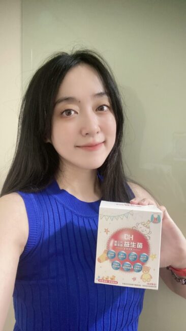 ✨第三代愛藻益-三重防護✨第➊重-築起防護牆-改變細菌叢生態🛡✅五項專利八株益生菌✅五項專利益生質第➋重-增強體力🌞✅陽光維生素D3，2包含高單位800IU✅50項專利葡聚多醣體✅抗氧化-維生素C第❸重-滋補強身💪✅50項專利乳鐵蛋白✅專利初乳蛋白IgG 🥛✅專利燕窩胜肽 ⭐高單位800IU維生素D3 +C+益生菌配方，全家人健康維持的後盾，兒童吃也好安心❤️