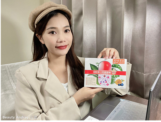 ✨第三代晶速晰-晶亮成分高補給✨長時間使用3C，讓你疲勞了嗎❓採用美國臨床葉黃素與玉米黃素黃金比例10:2 ，游離型雙專利好吸收，2粒達30mg : 6mg高補給劑量✅雨生紅球藻蝦紅素，業界高含量8mg❗️✅日本95%高純度透明質酸鈉💦✅雙重花青素-日本專利黑豆x歐洲專利藍莓✅專利素食微藻DHA✅維生素C +維生素E +鋅+硒酵母。全方位的晶亮水潤配方，適合全家大小，給您清新透徹精彩生活❗️