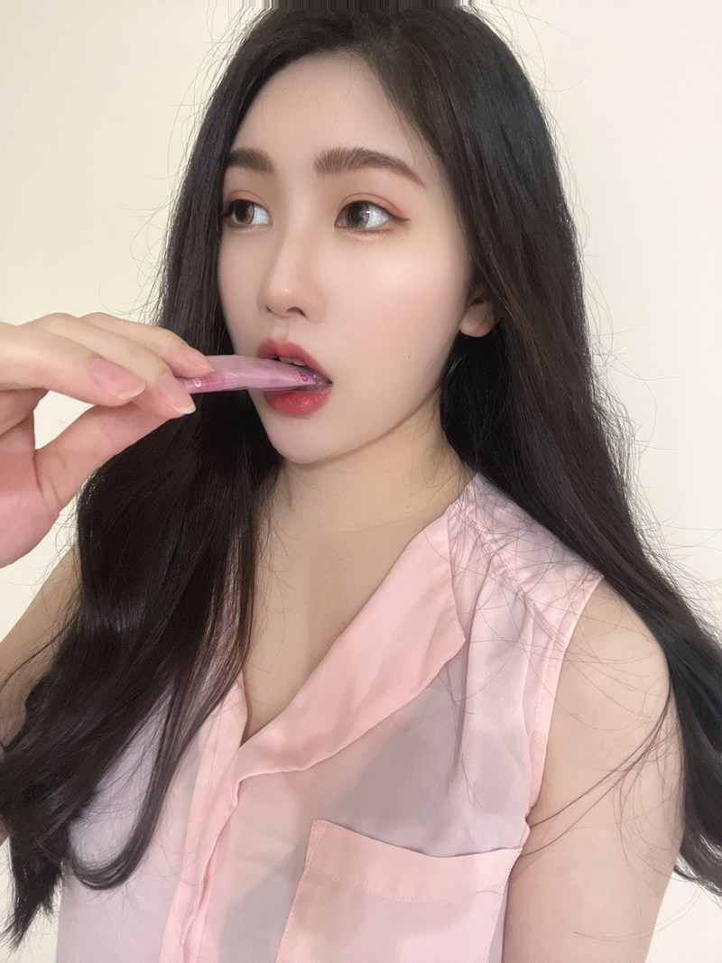 ✨DH300膠原蛋白胜肽-韓國獨家專利二胜肽✨100%魚類來源🐟膠原蛋白胜肽，PO˙OG含量高達50%❗❗✅透明公開膠原蛋白分子量300Da🤩✅日本Oricera®玄米神經醯胺，10%高濃度，每包12mg足量添加✅膠原合成關鍵▶93%高濃度天然維生素C，告別化學合成，100%天然非基改✅穀胱甘肽益生菌-透亮光采，兼具抗氧化作用✅山竹果抽取物淡淡檸檬清新風味，告別膠原蛋白動物腥味！無香料、無色素，每包只有15.4卡，輕卡無負擔！青春美麗多感合一，綻放你的女神光～♥