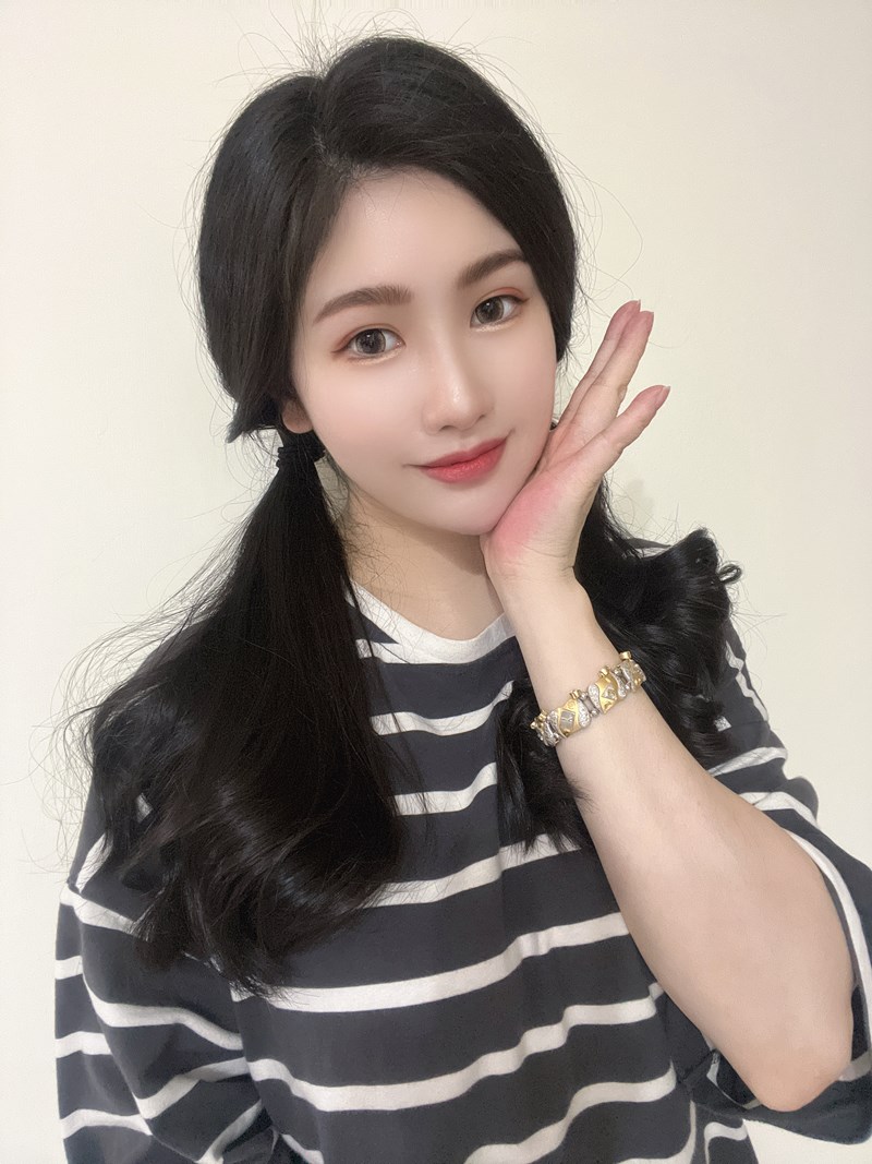 ✨DH300膠原蛋白胜肽-韓國獨家專利二胜肽✨100%魚類來源🐟膠原蛋白胜肽，PO˙OG含量高達50%❗❗✅透明公開膠原蛋白分子量300Da🤩✅日本Oricera®玄米神經醯胺，10%高濃度，每包12mg足量添加✅膠原合成關鍵▶93%高濃度天然維生素C，告別化學合成，100%天然非基改✅穀胱甘肽益生菌-透亮光采，兼具抗氧化作用✅山竹果抽取物淡淡檸檬清新風味，告別膠原蛋白動物腥味！無香料、無色素，每包只有15.4卡，輕卡無負擔！青春美麗多感合一，綻放你的女神光～♥