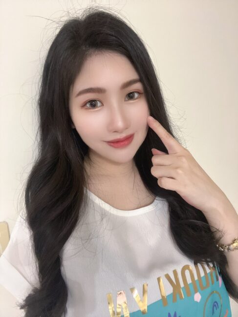 ✨DH300膠原蛋白胜肽-韓國獨家專利二胜肽✨100%魚類來源🐟膠原蛋白胜肽，PO˙OG含量高達50%❗️❗️✅透明公開膠原蛋白分子量300Da🤩✅日本Oricera®玄米神經醯胺，10%高濃度，每包12mg足量添加✅膠原合成關鍵▶️93%高濃度天然維生素C，告別化學合成，100%天然非基改✅穀胱甘肽益生菌-透亮光采，兼具抗氧化作用✅山竹果抽取物淡淡檸檬清新風味，告別膠原蛋白動物腥味！無香料、無色素，每包只有15.4卡，輕卡無負擔！青春美麗多感合一，綻放你的女神光～♥