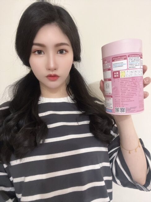 ✨DH300膠原蛋白胜肽-韓國獨家專利二胜肽✨100%魚類來源🐟膠原蛋白胜肽，PO˙OG含量高達50%❗️❗️✅透明公開膠原蛋白分子量300Da🤩✅日本Oricera®玄米神經醯胺，10%高濃度，每包12mg足量添加✅膠原合成關鍵▶️93%高濃度天然維生素C，告別化學合成，100%天然非基改✅穀胱甘肽益生菌-透亮光采，兼具抗氧化作用✅山竹果抽取物淡淡檸檬清新風味，告別膠原蛋白動物腥味！無香料、無色素，每包只有15.4卡，輕卡無負擔！青春美麗多感合一，綻放你的女神光～♥