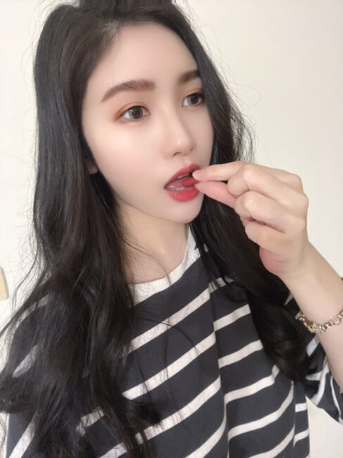 ✨第三代晶速晰-晶亮成分高補給✨長時間使用3C，讓你疲勞了嗎❓採用美國臨床葉黃素與玉米黃素黃金比例10:2 ，游離型雙專利好吸收，2粒達30mg : 6mg高補給劑量✅雨生紅球藻蝦紅素，業界高含量8mg❗️✅日本95%高純度透明質酸鈉💦✅雙重花青素-日本專利黑豆x歐洲專利藍莓✅專利素食微藻DHA✅維生素C +維生素E +鋅+硒酵母。全方位的晶亮水潤配方，適合全家大小，給您清新透徹精彩生活❗️