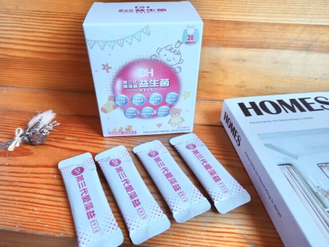 ✨第三代愛藻益-三重防護✨第➊重-築起防護牆-改變細菌叢生態🛡✅五項專利八株益生菌✅五項專利益生質第➋重-增強體力🌞✅陽光維生素D3，2包含高單位800IU✅50項專利葡聚多醣體✅抗氧化-維生素C第❸重-滋補強身💪✅50項專利乳鐵蛋白✅專利初乳蛋白IgG 🥛✅專利燕窩胜肽 ⭐高單位800IU維生素D3 +C+益生菌配方，全家人健康維持的後盾，兒童吃也好安心❤️