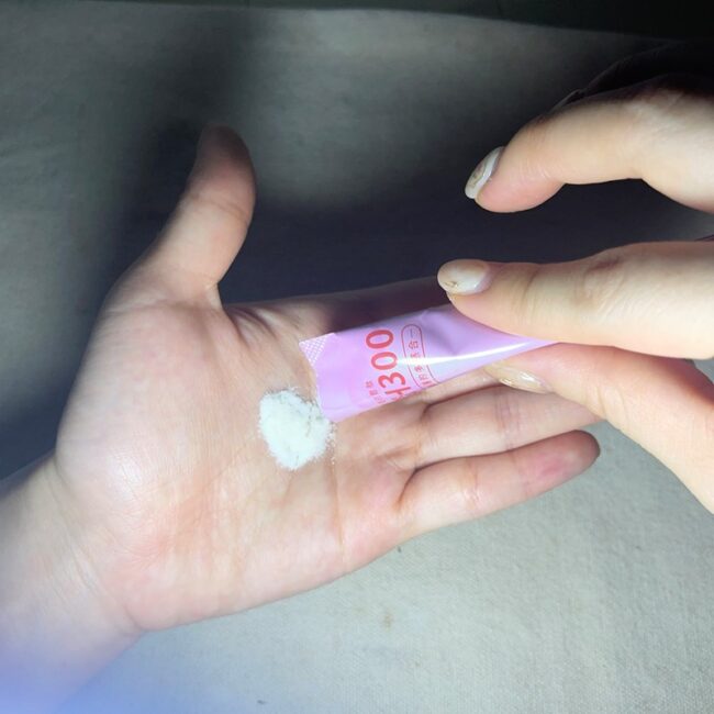 ✨DH300膠原蛋白胜肽-韓國獨家專利二胜肽✨100%魚類來源🐟膠原蛋白胜肽，PO˙OG含量高達50%❗️❗️✅透明公開膠原蛋白分子量300Da🤩✅日本Oricera®玄米神經醯胺，10%高濃度，每包12mg足量添加✅膠原合成關鍵▶️93%高濃度天然維生素C，告別化學合成，100%天然非基改✅穀胱甘肽益生菌-透亮光采，兼具抗氧化作用✅山竹果抽取物淡淡檸檬清新風味，告別膠原蛋白動物腥味！無香料、無色素，每包只有15.4卡，輕卡無負擔！青春美麗多感合一，綻放你的女神光～♥