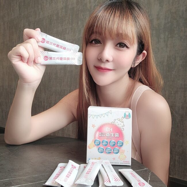 ✨第三代愛藻益-三重防護✨第➊重-築起防護牆-改變細菌叢生態🛡✅五項專利八株益生菌✅五項專利益生質第➋重-增強體力🌞✅陽光維生素D3，2包含高單位800IU✅50項專利葡聚多醣體✅抗氧化-維生素C第❸重-滋補強身💪✅50項專利乳鐵蛋白✅專利初乳蛋白IgG 🥛✅專利燕窩胜肽 ⭐高單位800IU維生素D3 +C+益生菌配方，全家人健康維持的後盾，兒童吃也好安心❤️