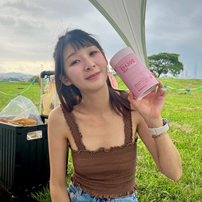 ✨DH300膠原蛋白胜肽-韓國獨家專利二胜肽✨100%魚類來源🐟膠原蛋白胜肽，PO˙OG含量高達50%❗️❗️✅透明公開膠原蛋白分子量300Da🤩✅日本Oricera®玄米神經醯胺，10%高濃度，每包12mg足量添加✅膠原合成關鍵▶️93%高濃度天然維生素C，告別化學合成，100%天然非基改✅穀胱甘肽益生菌-透亮光采，兼具抗氧化作用✅山竹果抽取物淡淡檸檬清新風味，告別膠原蛋白動物腥味！無香料、無色素，每包只有15.4卡，輕卡無負擔！青春美麗多感合一，綻放你的女神光～♥