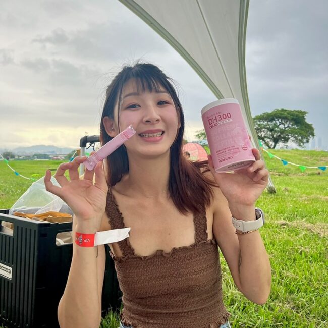 ✨DH300膠原蛋白胜肽-韓國獨家專利二胜肽✨100%魚類來源🐟膠原蛋白胜肽，PO˙OG含量高達50%❗️❗️✅透明公開膠原蛋白分子量300Da🤩✅日本Oricera®玄米神經醯胺，10%高濃度，每包12mg足量添加✅膠原合成關鍵▶️93%高濃度天然維生素C，告別化學合成，100%天然非基改✅穀胱甘肽益生菌-透亮光采，兼具抗氧化作用✅山竹果抽取物淡淡檸檬清新風味，告別膠原蛋白動物腥味！無香料、無色素，每包只有15.4卡，輕卡無負擔！青春美麗多感合一，綻放你的女神光～♥