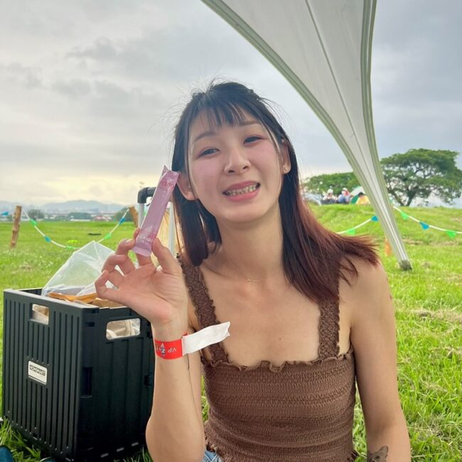 ✨DH300膠原蛋白胜肽-韓國獨家專利二胜肽✨100%魚類來源🐟膠原蛋白胜肽，PO˙OG含量高達50%❗️❗️✅透明公開膠原蛋白分子量300Da🤩✅日本Oricera®玄米神經醯胺，10%高濃度，每包12mg足量添加✅膠原合成關鍵▶️93%高濃度天然維生素C，告別化學合成，100%天然非基改✅穀胱甘肽益生菌-透亮光采，兼具抗氧化作用✅山竹果抽取物淡淡檸檬清新風味，告別膠原蛋白動物腥味！無香料、無色素，每包只有15.4卡，輕卡無負擔！青春美麗多感合一，綻放你的女神光～♥