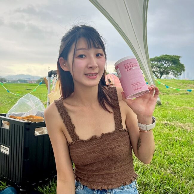 ✨DH300膠原蛋白胜肽-韓國獨家專利二胜肽✨100%魚類來源🐟膠原蛋白胜肽，PO˙OG含量高達50%❗️❗️✅透明公開膠原蛋白分子量300Da🤩✅日本Oricera®玄米神經醯胺，10%高濃度，每包12mg足量添加✅膠原合成關鍵▶️93%高濃度天然維生素C，告別化學合成，100%天然非基改✅穀胱甘肽益生菌-透亮光采，兼具抗氧化作用✅山竹果抽取物淡淡檸檬清新風味，告別膠原蛋白動物腥味！無香料、無色素，每包只有15.4卡，輕卡無負擔！青春美麗多感合一，綻放你的女神光～♥